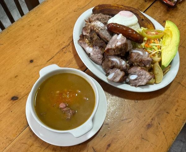 Bandeja con chcicharron